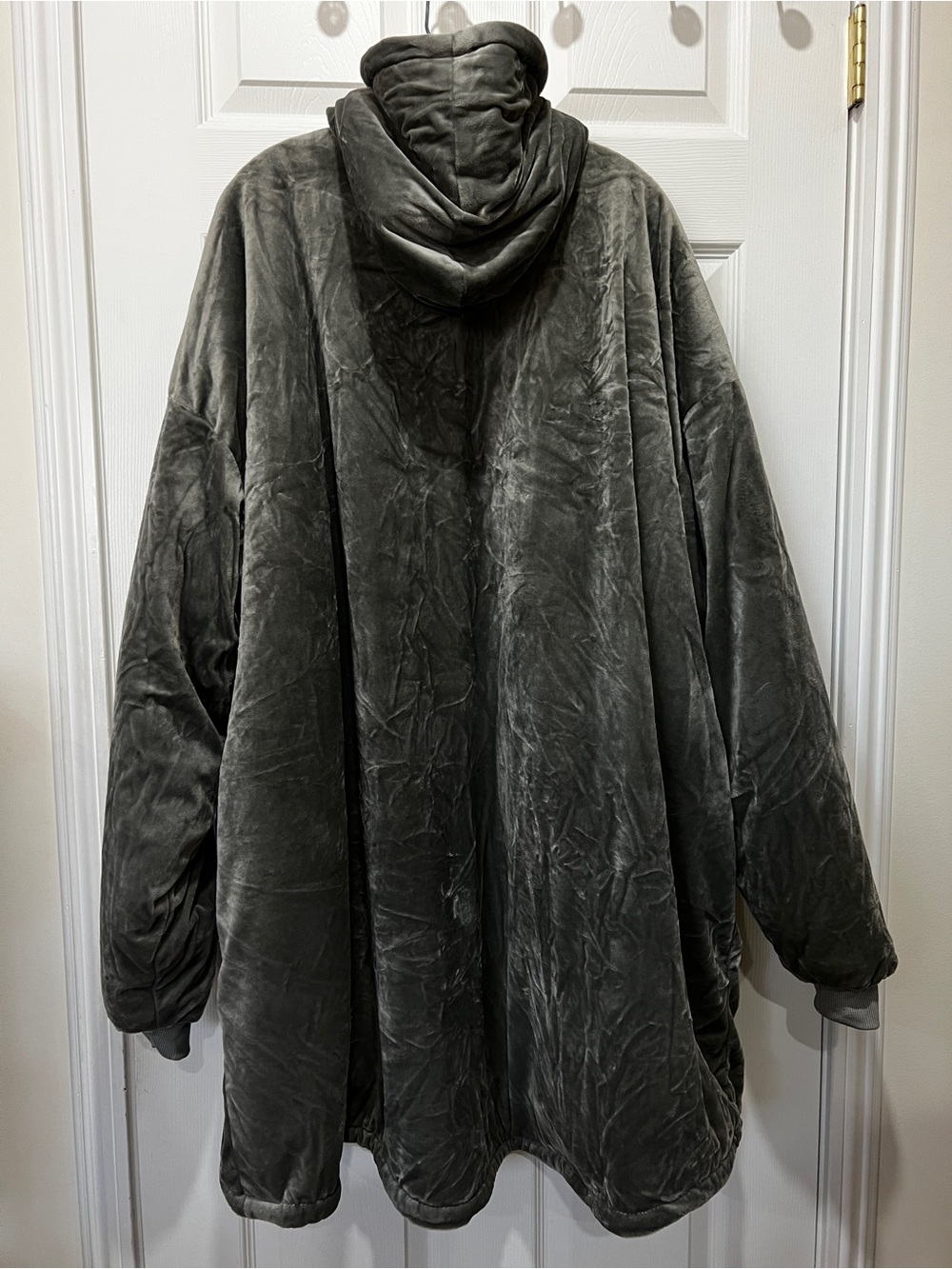 The Comfy Original Oversized Microfiber & Sherpa Wearable Blanket Gray One Size - Picture 2 of 9